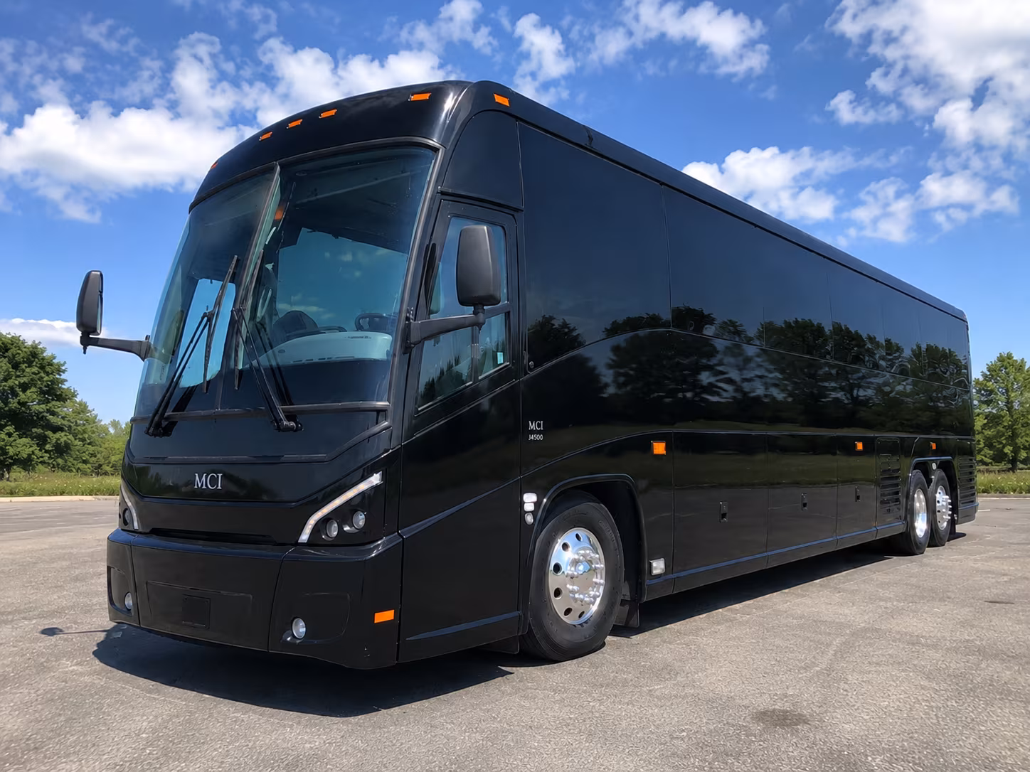 shuttle guests between fort smith hotels and your wedding venue with ease